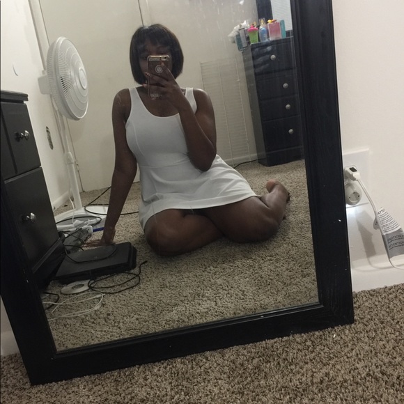 White flow mini dress - Picture 3 of 3